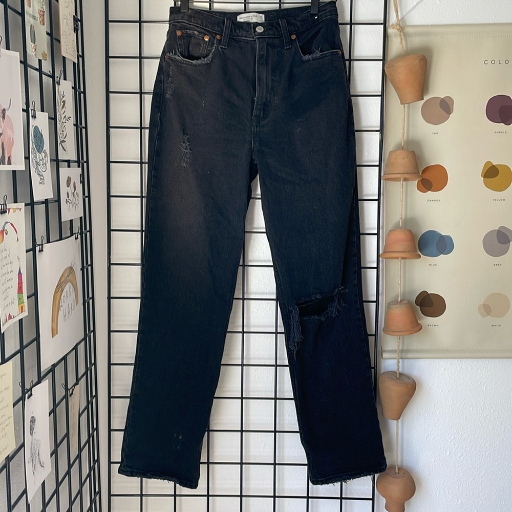 Abercrombie & Fitch Ultra High Rise 90s Straight Jean - Black Distressed